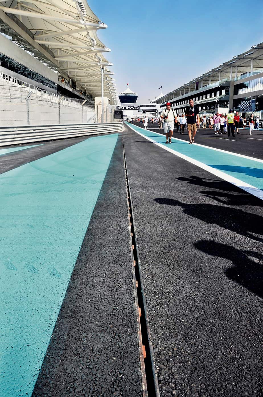 Il circuito di Formula Uno Yas Marina ad Abu Dhabi con la canaletta Recyfix® Hicap di Hauraton