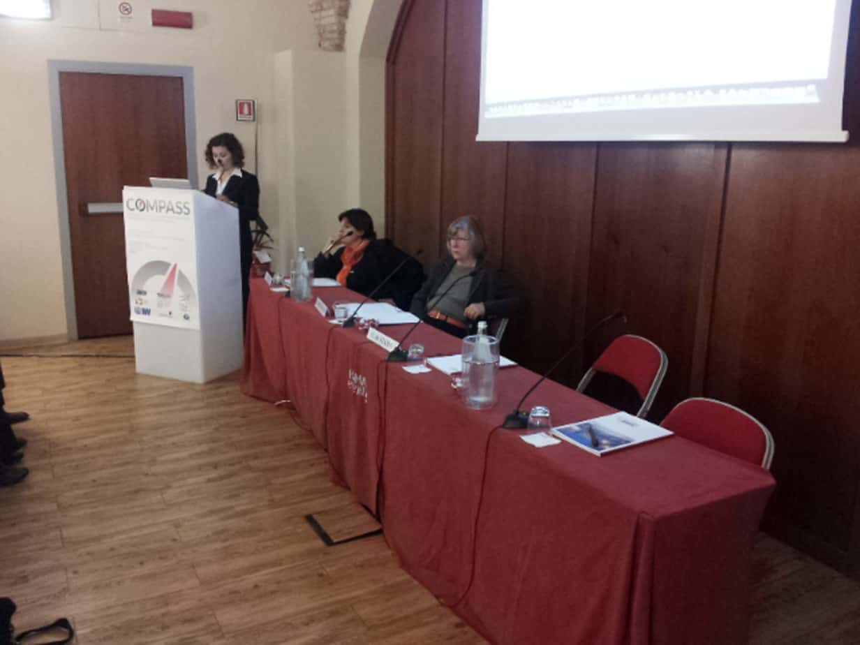 Il tavolo dei Relatori: da sinistra, Claudia De Stasio (TRT), Olga Landolfi (Segretario Generale di TTS Italia) e Christiane Bielefeldt, Coordinatrice del progetto COMPASS
