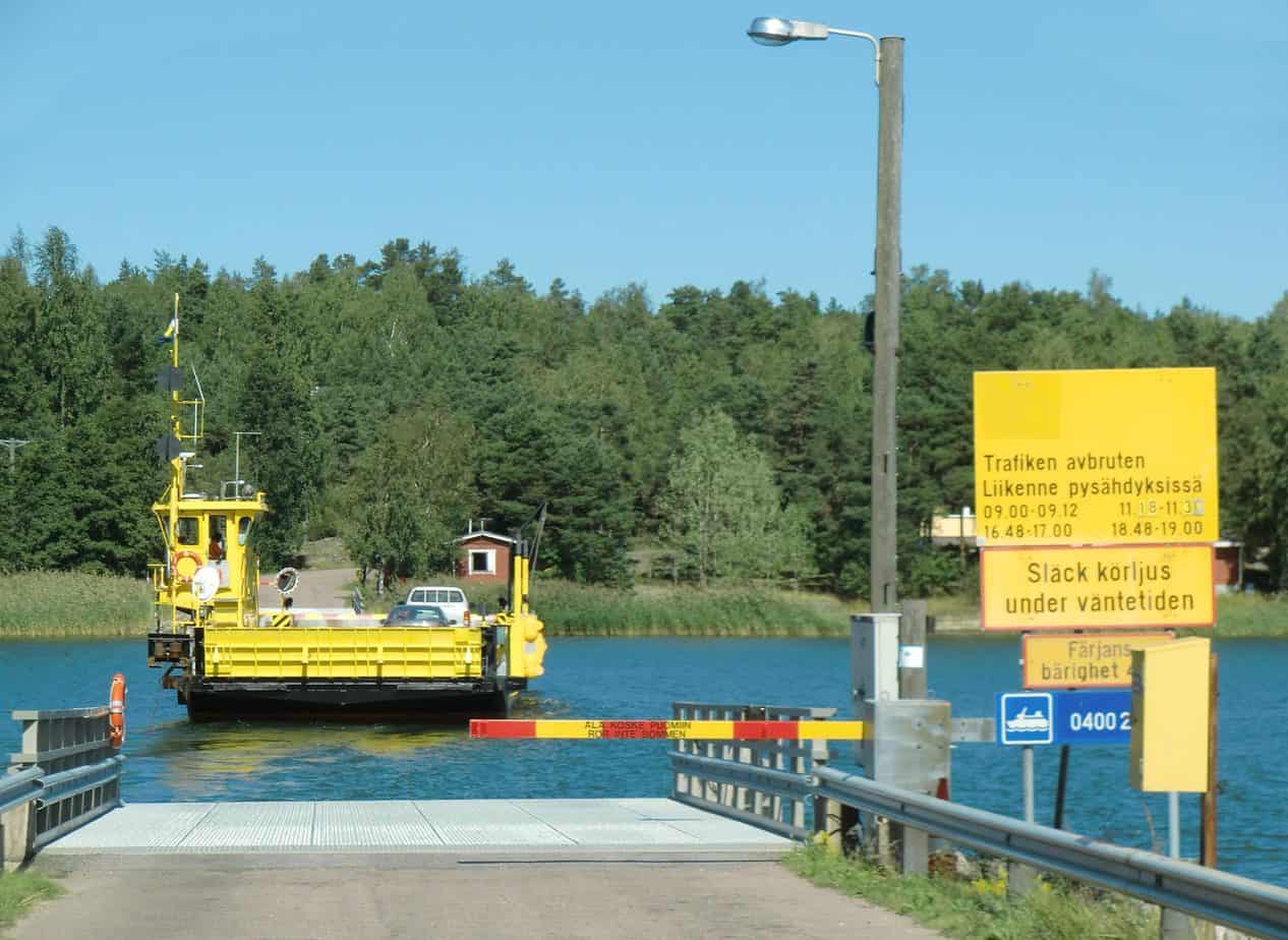 Un traghetto sullo stretto di Kivimo, nella Finlandia Occidentale: la Nazione scandinava ha la maggiore estesa di vie d’acqua navigabili interne