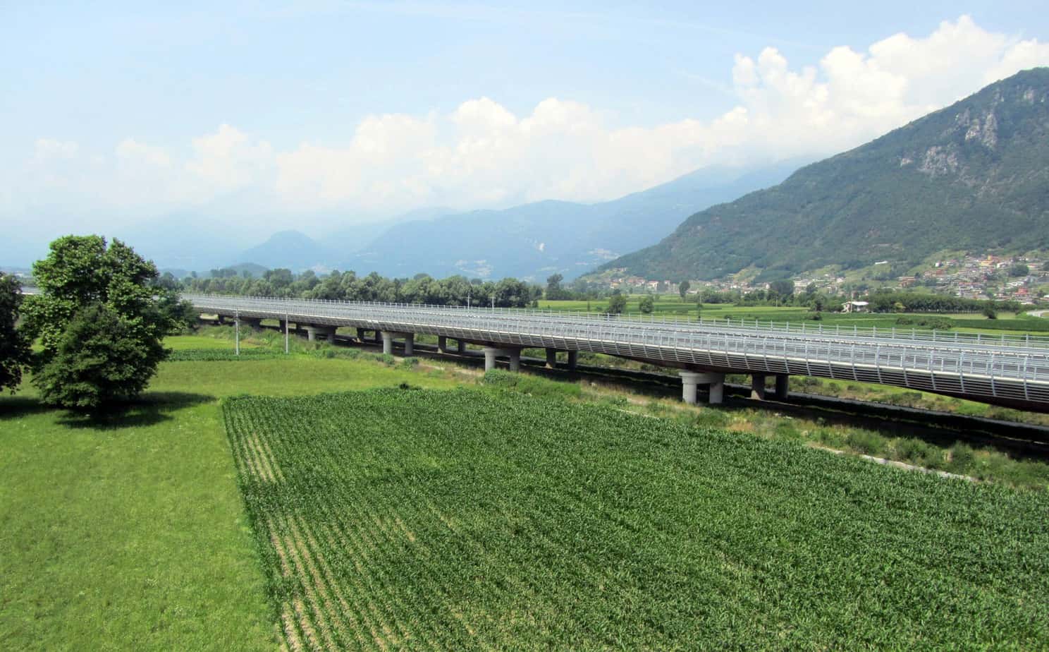 Una veduta dall’esterno del viadotto Valtellina completato