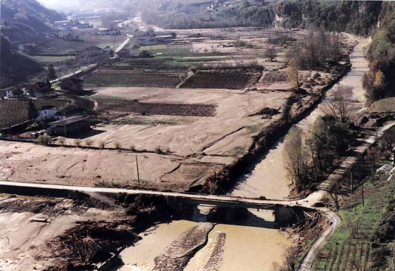 Fenomeni di esondazione del torrente Belbo, il cui percorso interessa le provincie di Cuneo, di Asti ed Alessandria