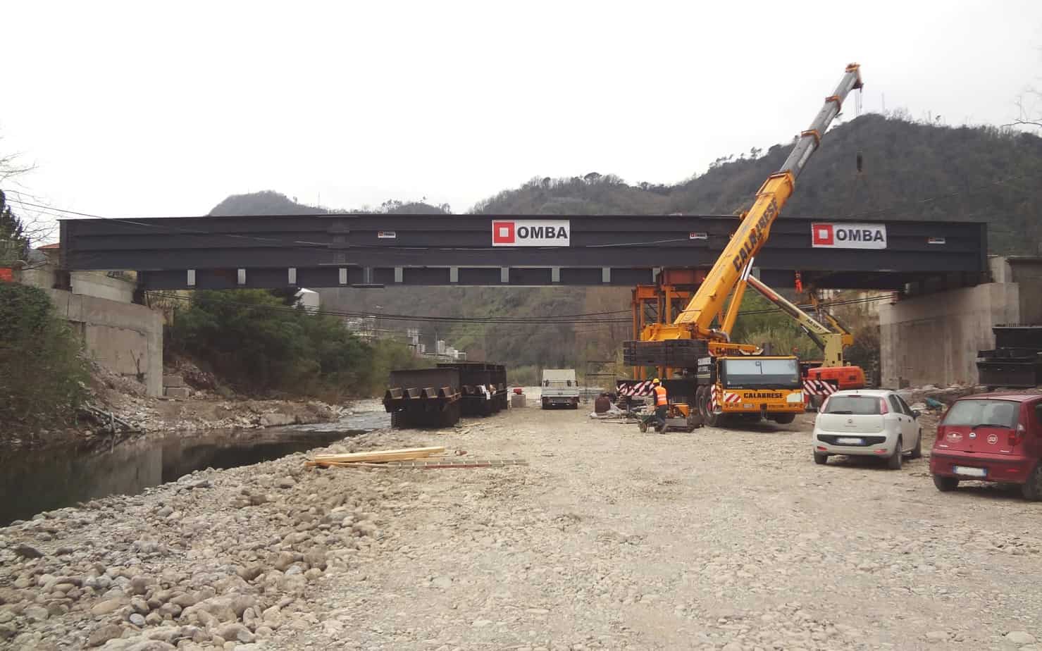 Il nuovo ponte a Carasco durante il montaggio
