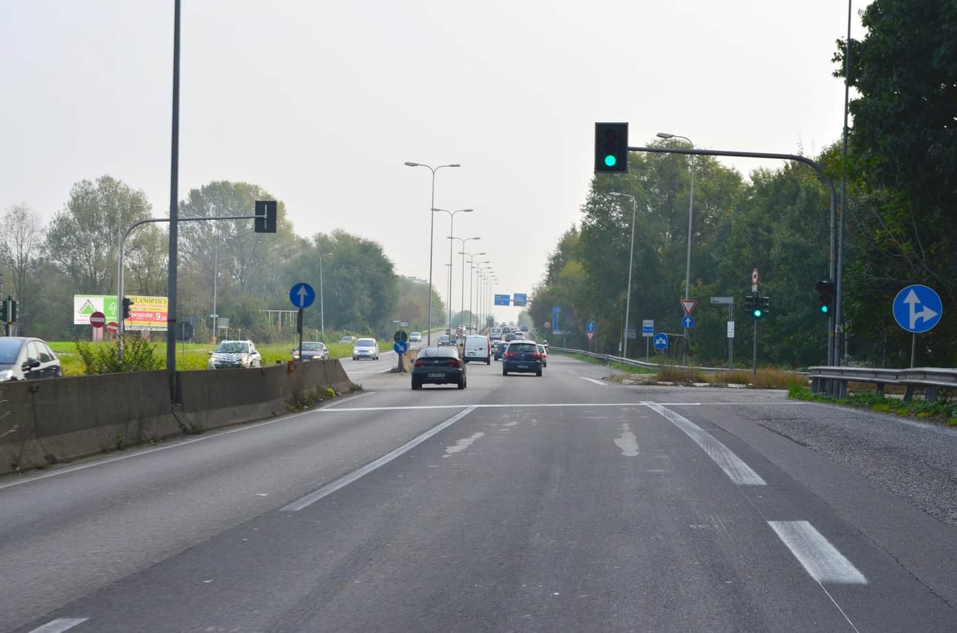 Il primo semaforo sulla Paullese a San Donato Milanese, in Via Moro, dovrà essere sostituito da una passerella ciclopedonale