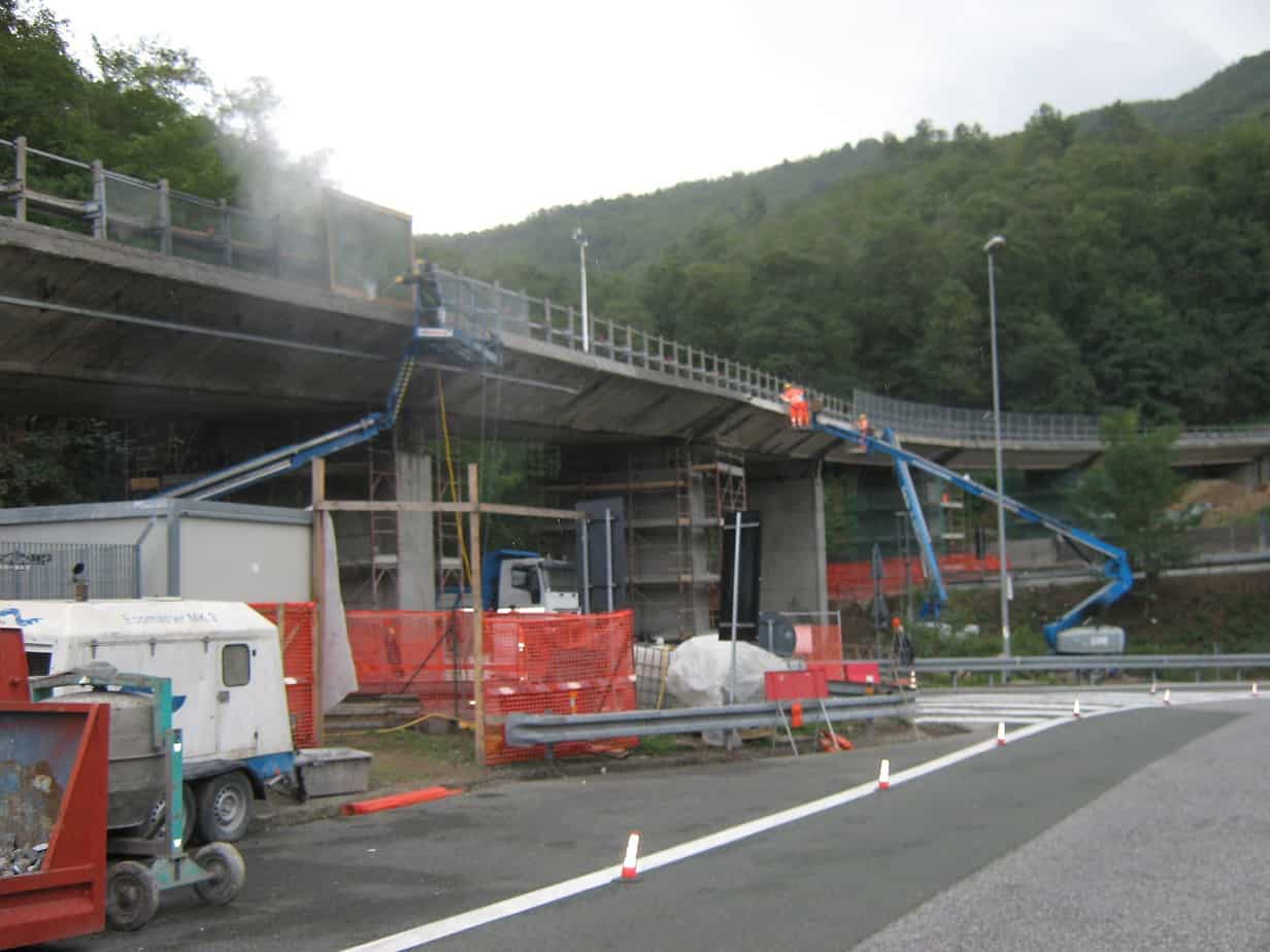 La vista del cantiere dell’intervento di risanamento del viadotto Carrodano