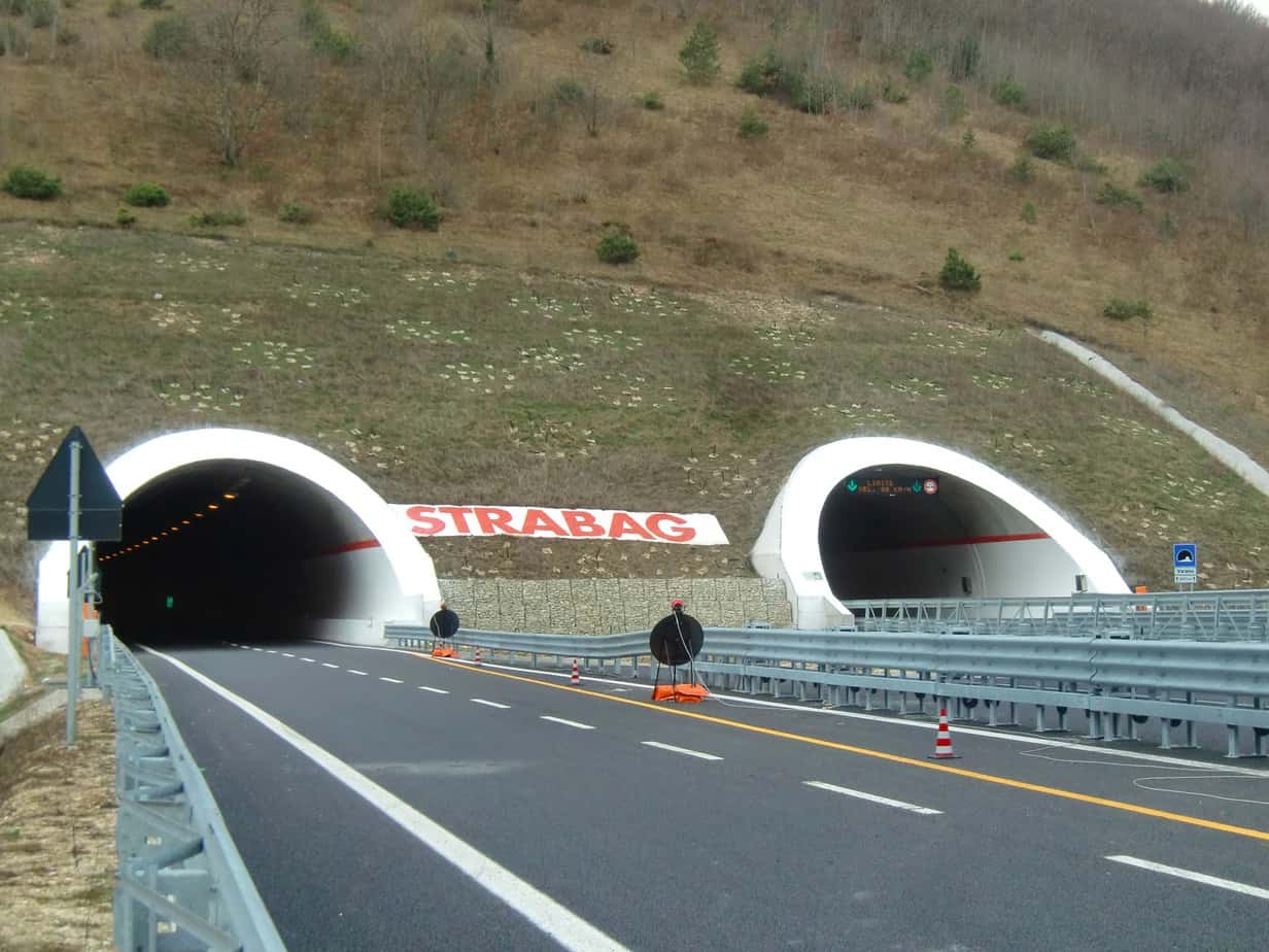 I portali orientali del tunnel Varano, la più lunga galleria delle Marche