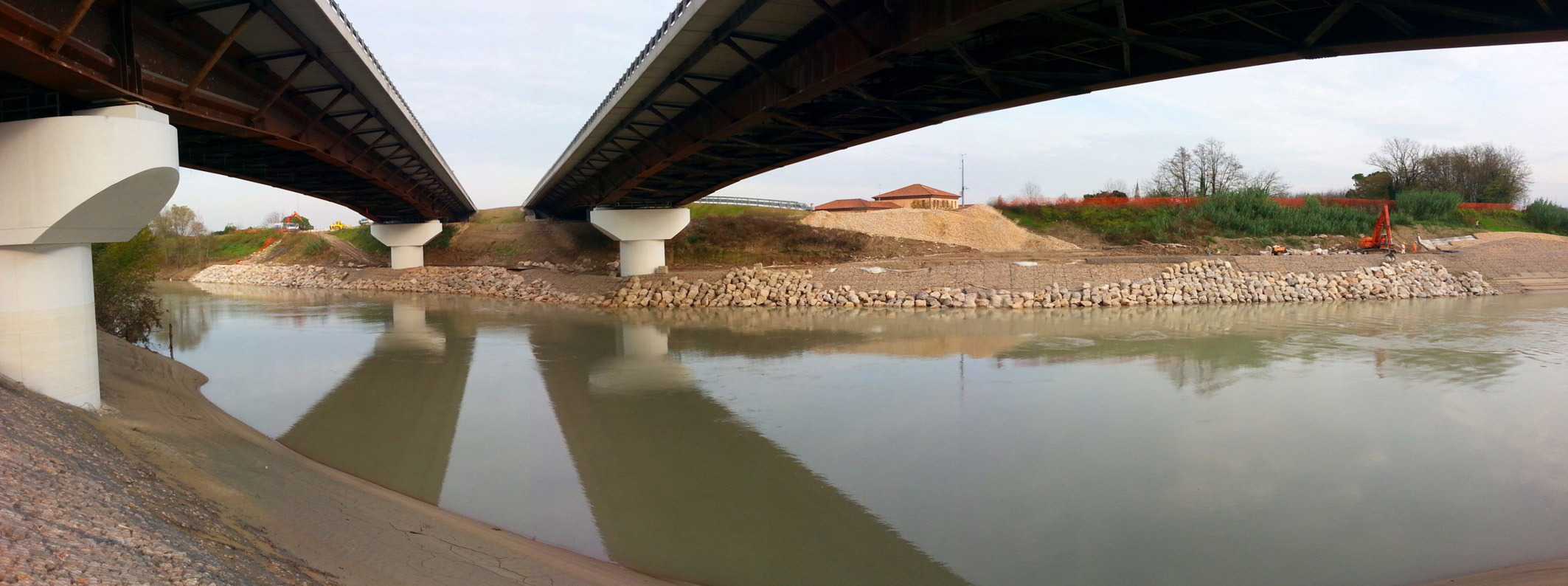 La struttura del ponte sul fiume Piave