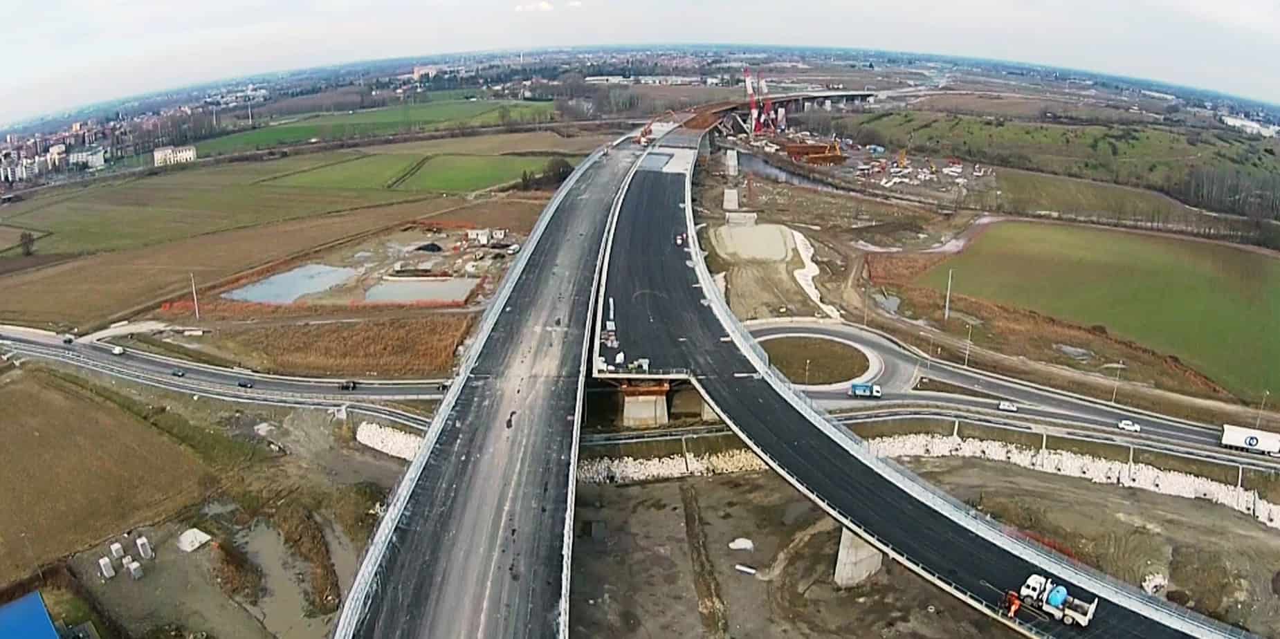 Vista del Viadotto Lambro in fase di costruzione (dalla pila P10)