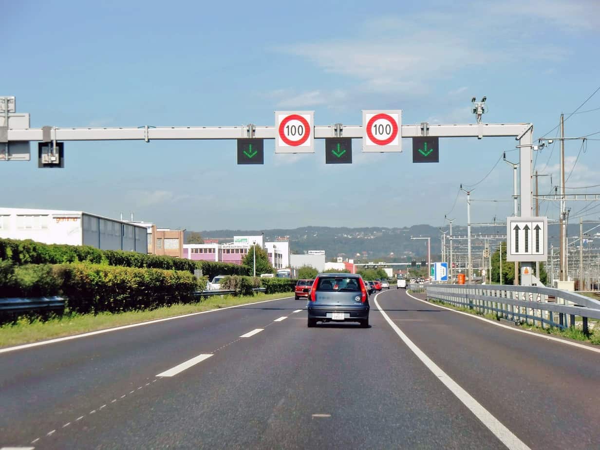 I segnali freccia/croce saranno utilizzati anche per la gestione della corsia di emergenza