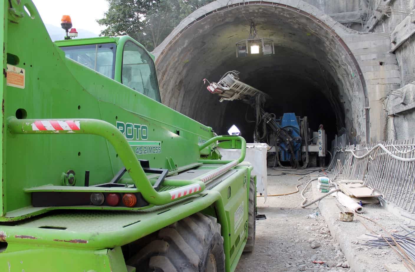 Il cantiere del tunnel del Col di Tenda è in piena attività. I fronti di scavo sono attivi su entrambi i lati con un avanzamento che, attualmente, vede pienamente rispettato il cronoprogramma dei lavori