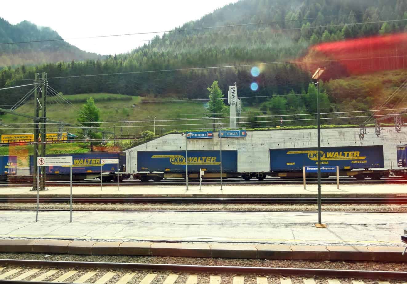 La stazione ferroviaria del Brennero è uno snodo cruciale per il traffico ferroviario alpino