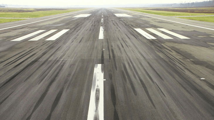 La sgommatura delle piste aeroportuali