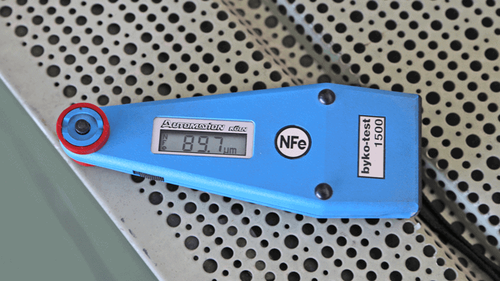 La misurazione dello spessore di vernice con micrometro