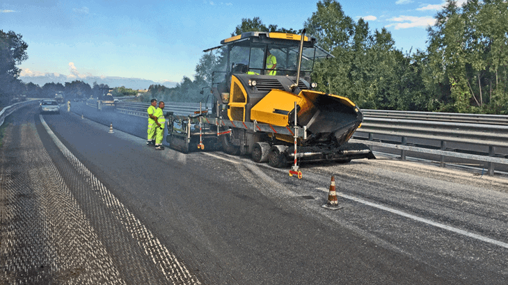 L’intervento di manutenzione straordinaria con stesa di manto d’asfalto ad alto modulo Split Mastix con spessore di 30 mm