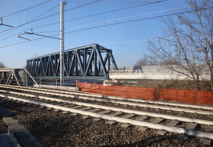 Il varo di un ponte ferroviario sulla Tangenziale di Bologna
