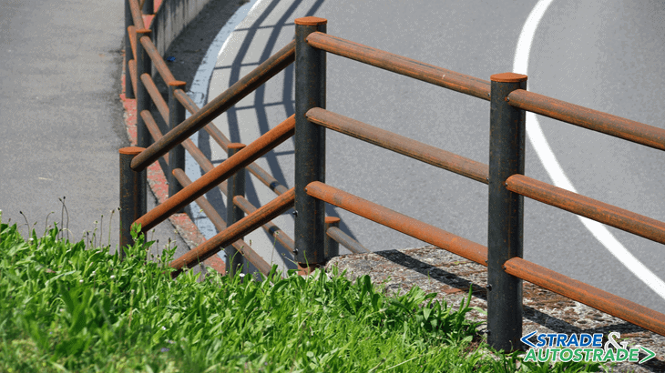 La recinzione Brunico H3C appena montata sul percorso ciclopedonale nel comune di Ornago. L’acciaio si presenta grigio