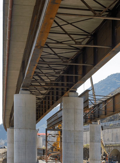 Il viadotto Castagne senza controventatura e il viadotto Mancuso con la controventatura inferiore a rombo