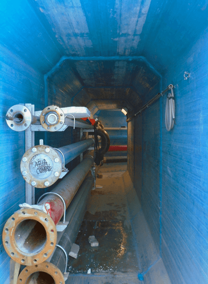 L’allestimento delle tubazioni all’interno del tunnel