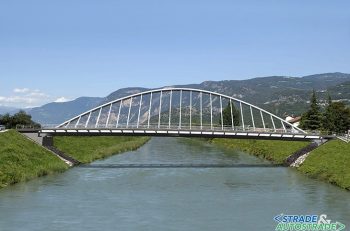 Un ponte e un sovrappasso varati in parallelo
