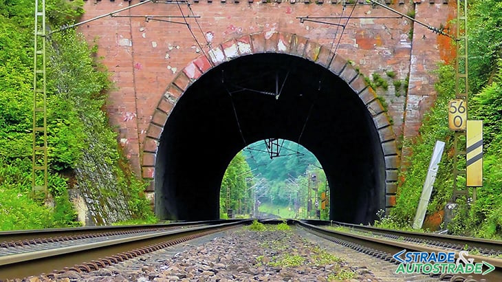 Tunnel ferroviario