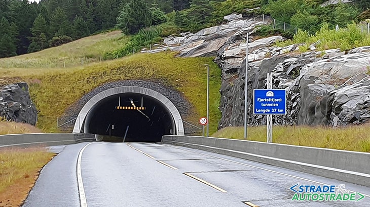 Il portale meridionale del Fjørtoftfjord tunnel